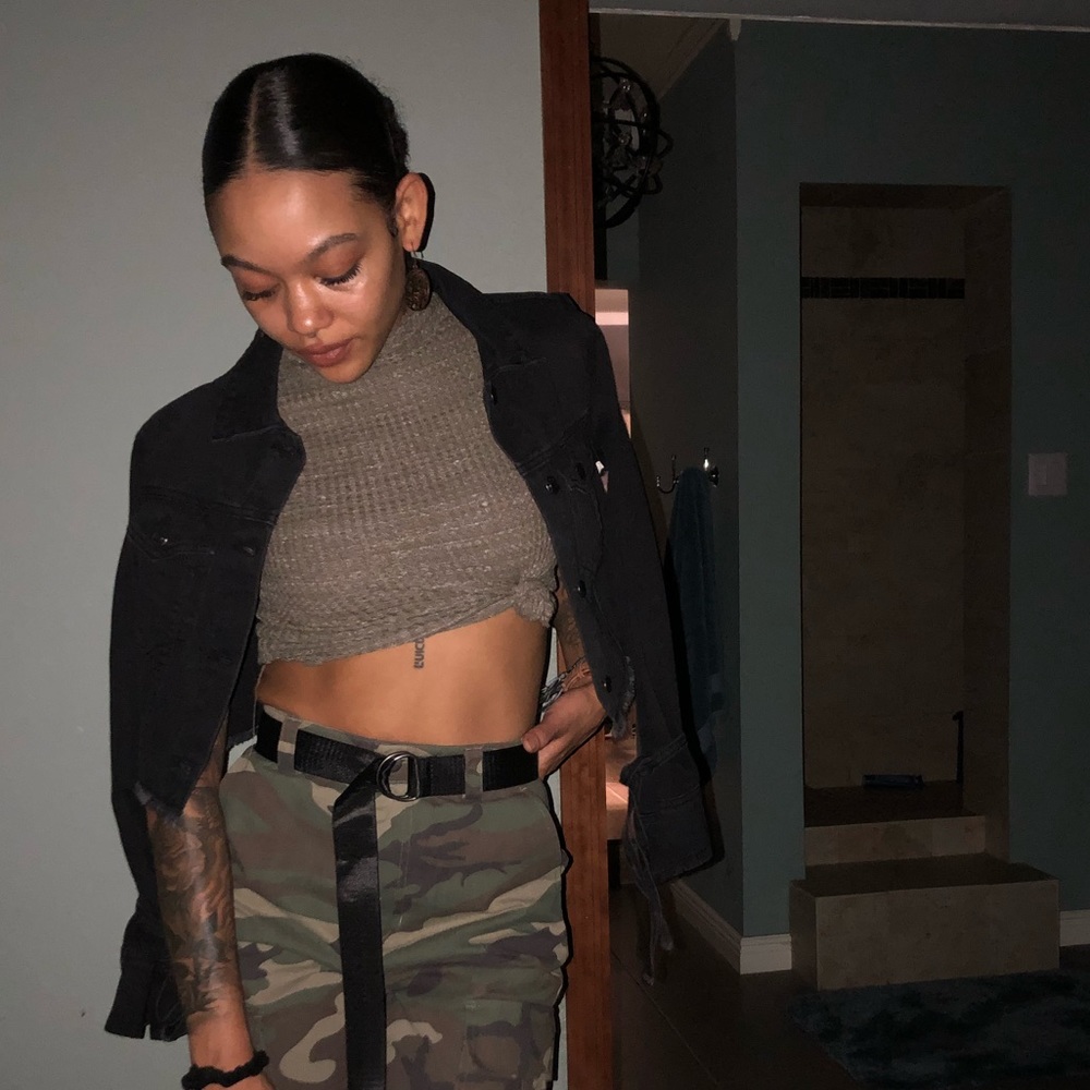 TIE AND BELLS BLACK DISTRESSED CROP JEAN JACKET - Picture 2 of 6